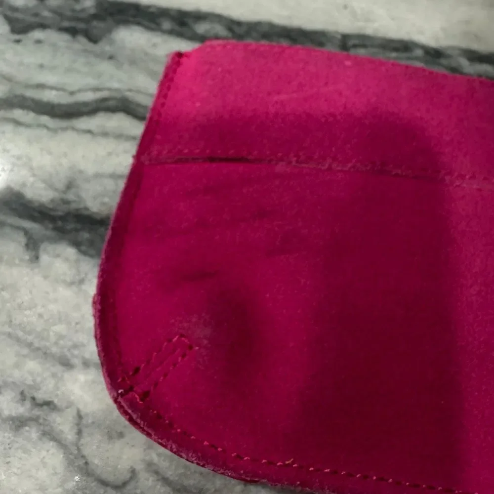 BATH &‎ BODY WORKS | RED SUEDE WRISTLET